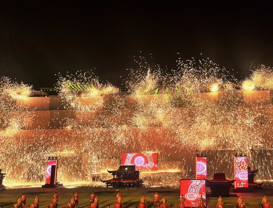 传统铁艺技艺表演比赛,展现匠心与力量的结合 传统铁艺技艺表演比赛,展现匠心与力量的结合