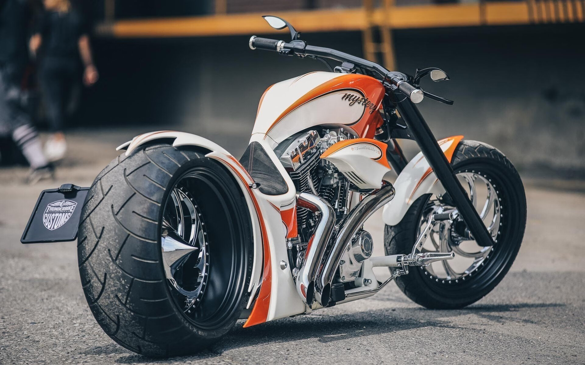 弗兰:凭借强大的身体对抗能力和出色的防守技术,他成为了全黑队的防线保障