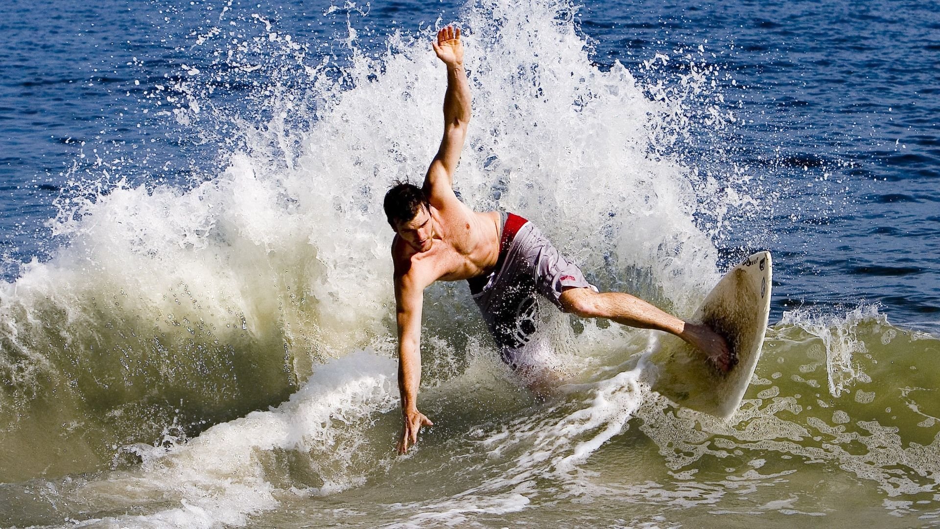_城市喷泉跑：在水花中奔跑出精彩_，城市喷泉用的什么水